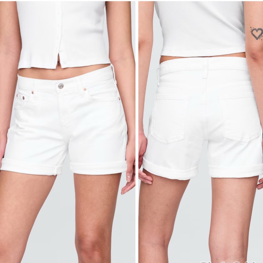 GAP 5” Girfriend Mid-Rise White Shorts 
Size 31